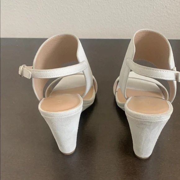 NWOT HALSTON Stone / Gray Wedge Sandals with Textured Straps and Ankle Buckle. - Picture 3 of 9